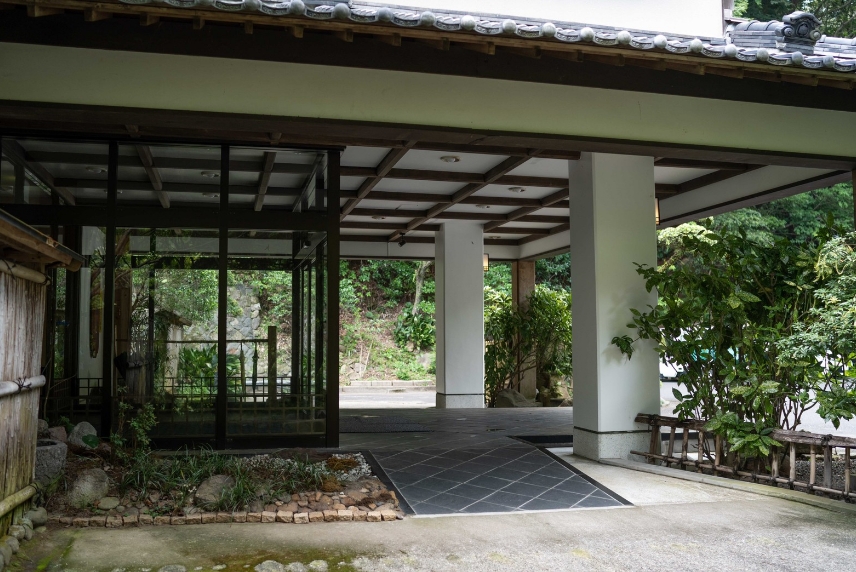 Lobby/Wooden Terrace