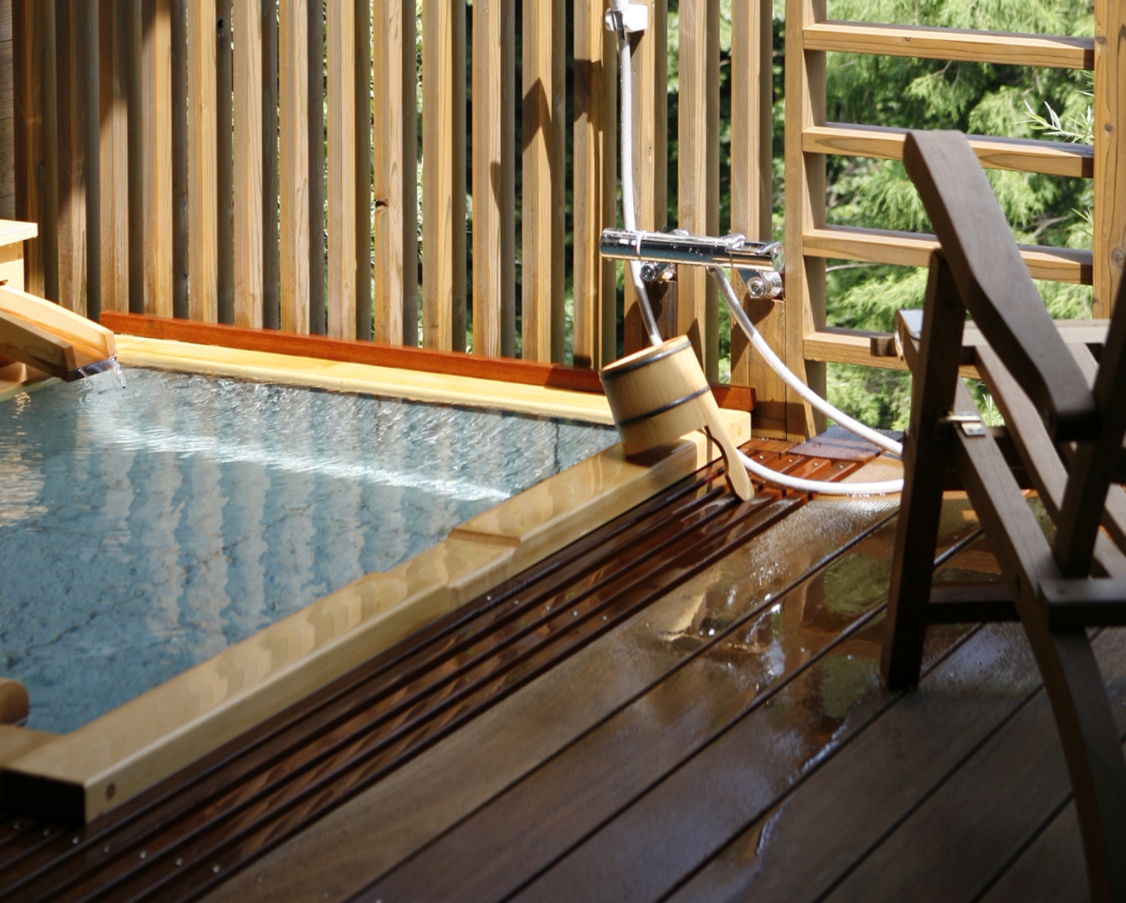 Guest room with lying bath