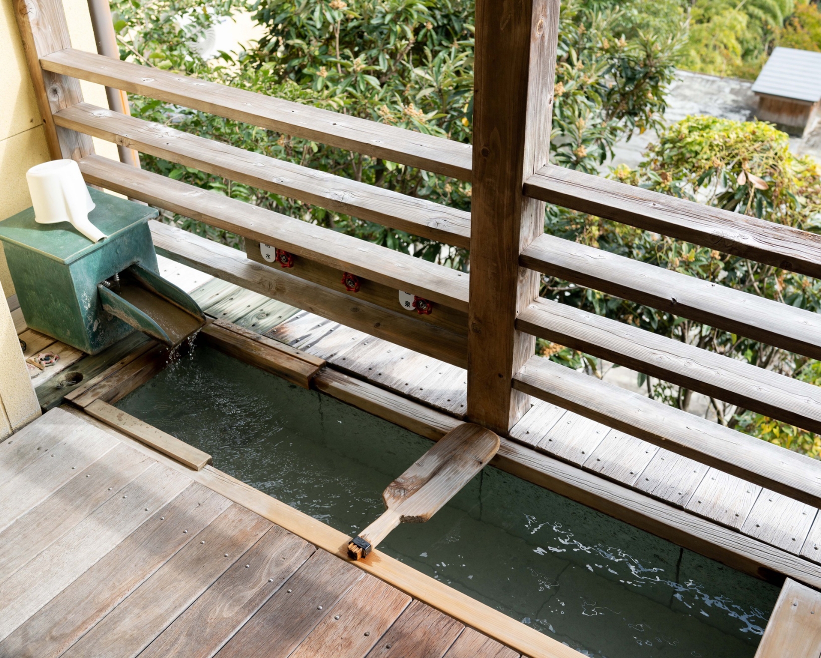 Guest room with footbath