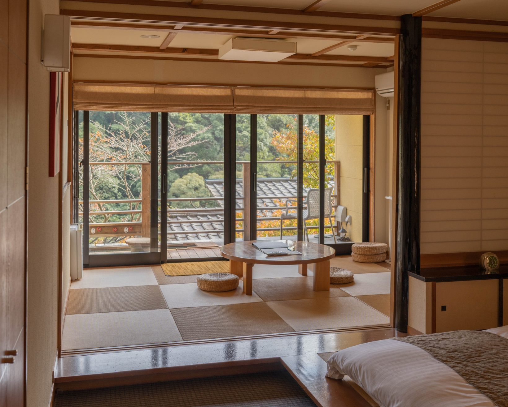 Guest room with footbath